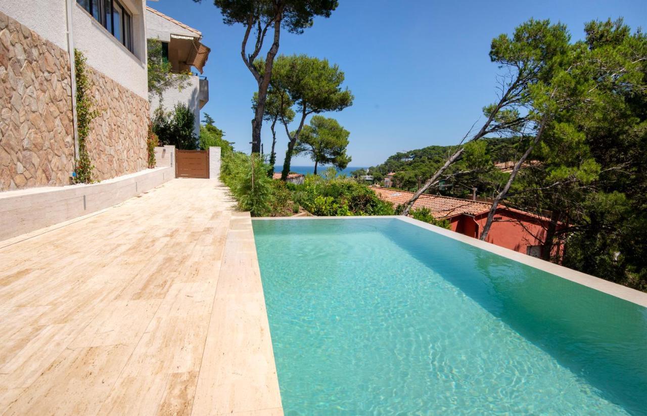 La Vie En Rouge Sa Riera Duplex, Private Parking Apartment Begur Exterior photo